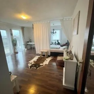 Apartment Complete Peacefully Situated Near The Airport, Nürnberg